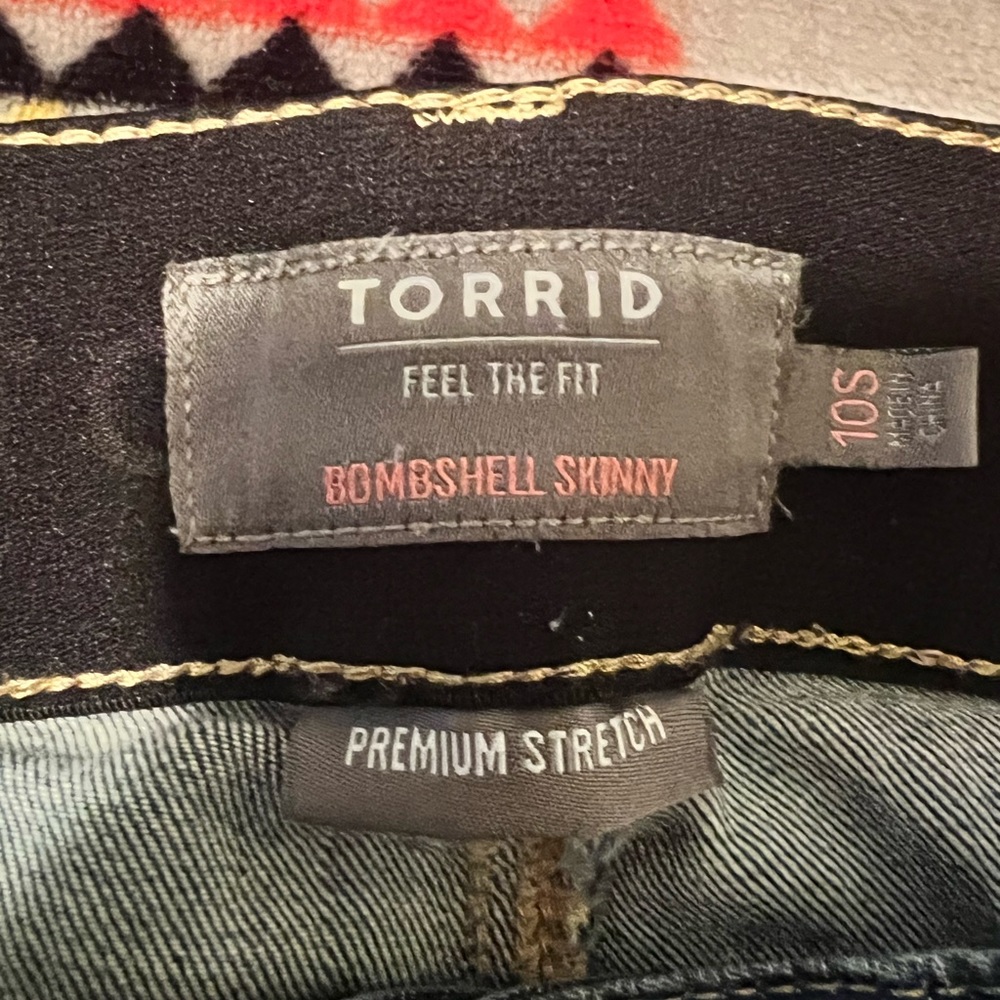 Torrid Distressed Bombshell Medium Wash Skinny Premium Stretch Jeans Size 10S